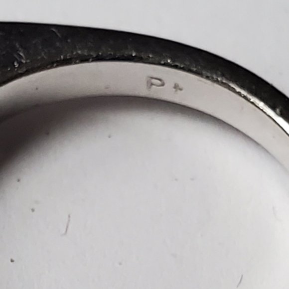 PLATINUM DIAMOND RING - Picture 6 of 6